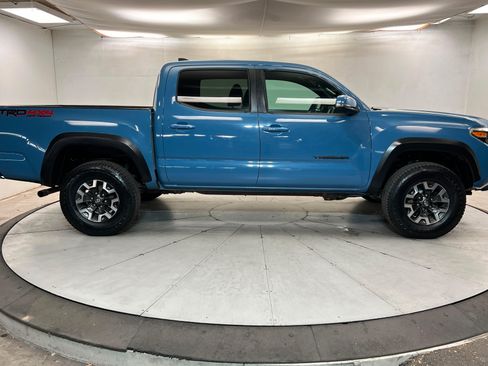 Used 2019 Toyota Tacoma TRD Off-Road w/ Technology Package AWD/4WD image 6
