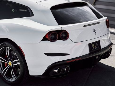 Used 2019 Ferrari GTC4Lusso AWD/4WD image 10