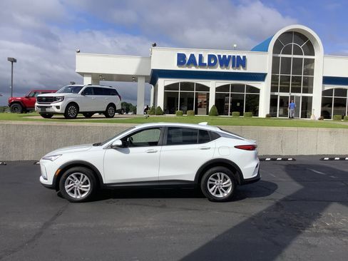 Used 2024 Buick Envista Preferred w/ Convenience I Package image 4