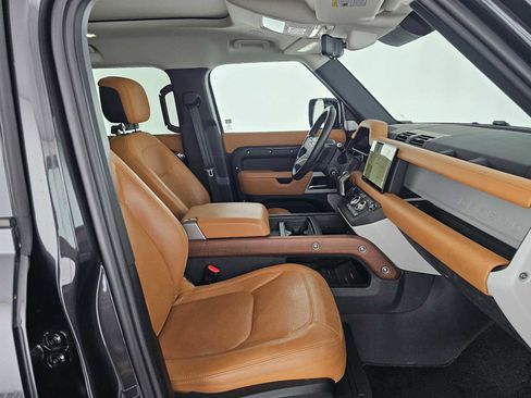 Used 2023 Land Rover Defender 130 First Edition image 10