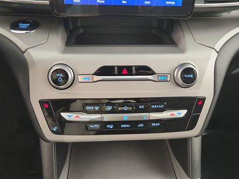 Used 2022 Ford Explorer XLT w/ Equipment Group 202A image 21