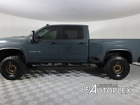 Used 2026 Chevrolet Silverado 2500 ZR2 AWD/4WD image 9