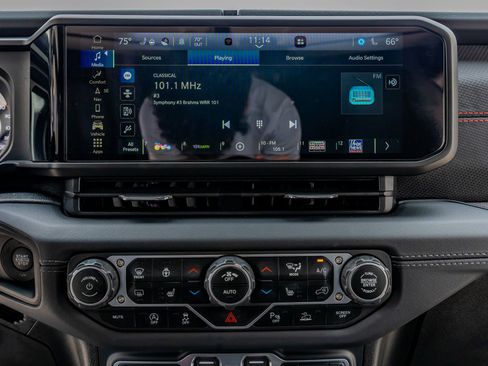 Used 2024 Jeep Gladiator Rubicon AWD/4WD image 24