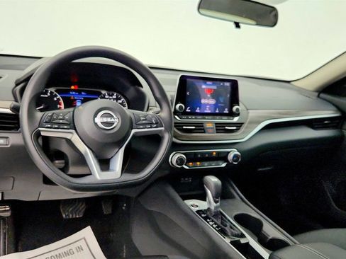 Used 2025 Nissan Altima 2.5 SV image 11