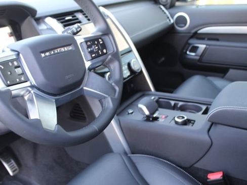 Used 2025 Land Rover Discovery Dynamic SE image 14