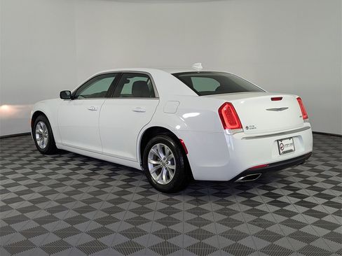 Used 2023 Chrysler 300 Touring image 7
