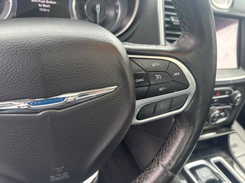 Used 2019 Chrysler 300 Limited AWD/4WD image 27