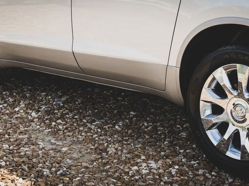 Used 2011 Buick Enclave CXL image 7