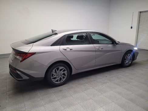Used 2024 Hyundai Elantra Blue FWD image 10
