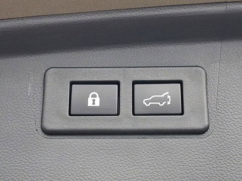 Used 2023 Subaru Outback Premium image 32