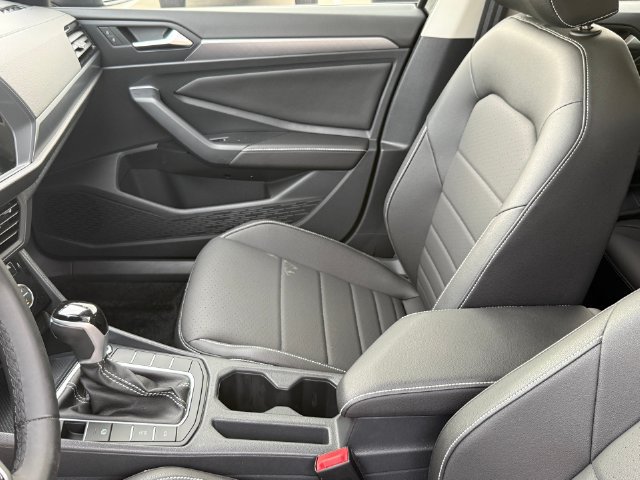 Used 2024 Volkswagen Jetta SE w/ Panoramic Sunroof Package FWD image 14