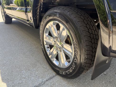 Used 2019 Ford F150 Lariat w/ Equipment Group 502A Luxury AWD/4WD image 13