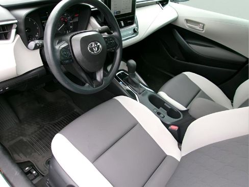 Used 2025 Toyota Corolla LE FWD image 12