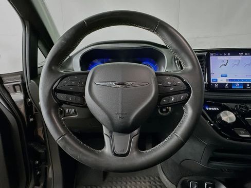 Used 2021 Chrysler Pacifica Touring w/ S Appearance Package FWD image 16