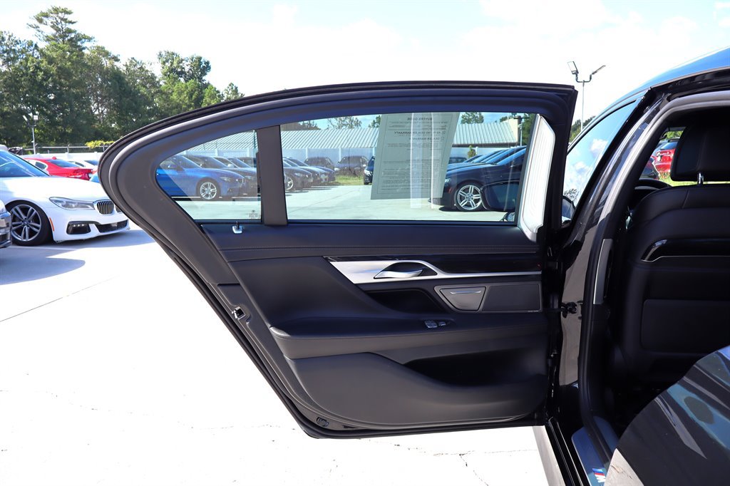 Used 2019 BMW 740i w/ Executive Package RWD image 37
