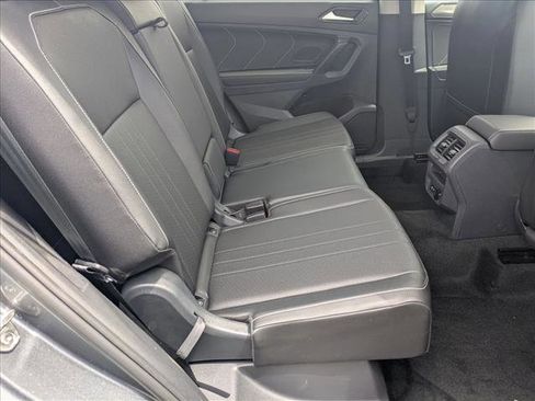 Used 2023 Volkswagen Tiguan SE FWD image 18
