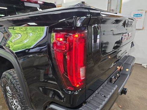 New 2026 GMC Sierra 1500 AT4X w/ LPO, Black Badging Package AWD/4WD image 32