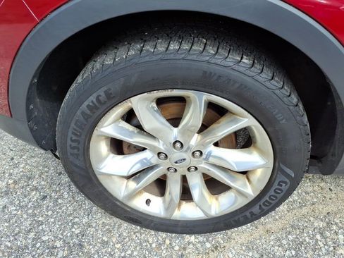 Used 2014 Ford Explorer XLT w/ Equipment Group 202A AWD/4WD image 12