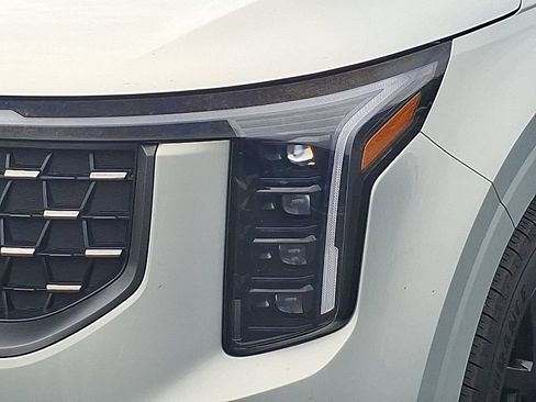 Certified 2025 Kia Carnival SX Prestige FWD image 9