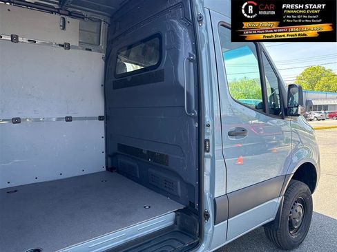 Used 2024 Mercedes-Benz Sprinter 2500 image 37
