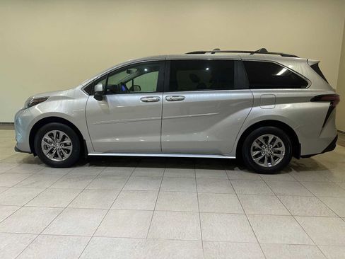 Used 2025 Toyota Sienna LE w/ Outdoor Package (TMS) image 3