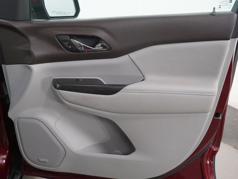 Used 2018 GMC Acadia SLT AWD/4WD image 13