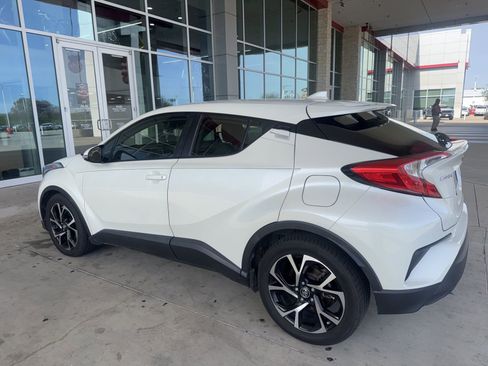 Used 2018 Toyota C-HR XLE image 12