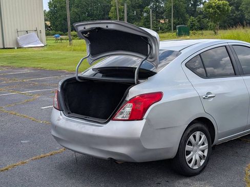 Used 2013 Nissan Versa SV FWD image 37