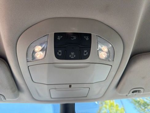Used 2023 Chrysler Pacifica Touring-L FWD image 21
