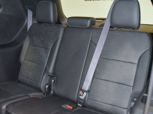 Used 2025 Buick Enclave Sport Touring image 7