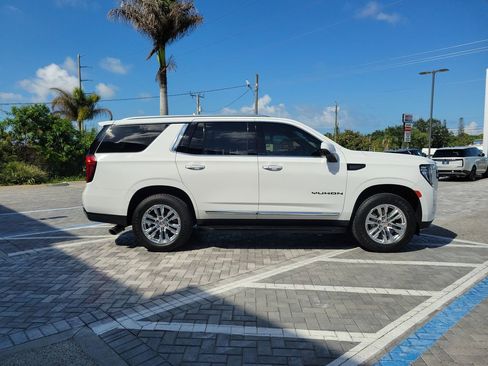 Used 2023 GMC Yukon SLT w/ SLT Premium Package AWD/4WD image 6