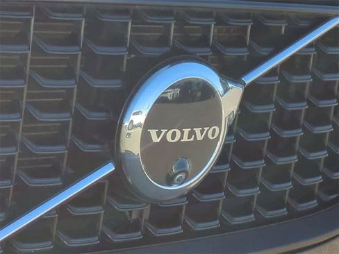 Used 2024 Volvo XC60 B5 Plus w/ Protection Package Premier image 11