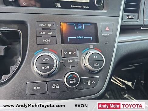 Used 2020 Toyota Sienna SE w/ SE Preferred Package image 24