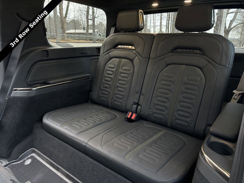 Used 2022 Rivian R1S Launch Edition image 8