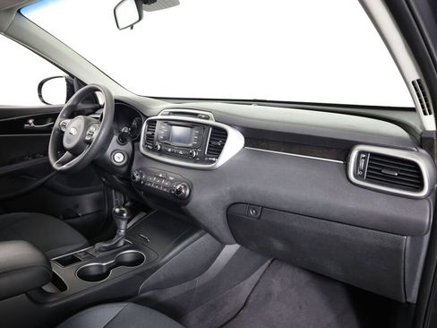 Used 2017 Kia Sorento LX image 23