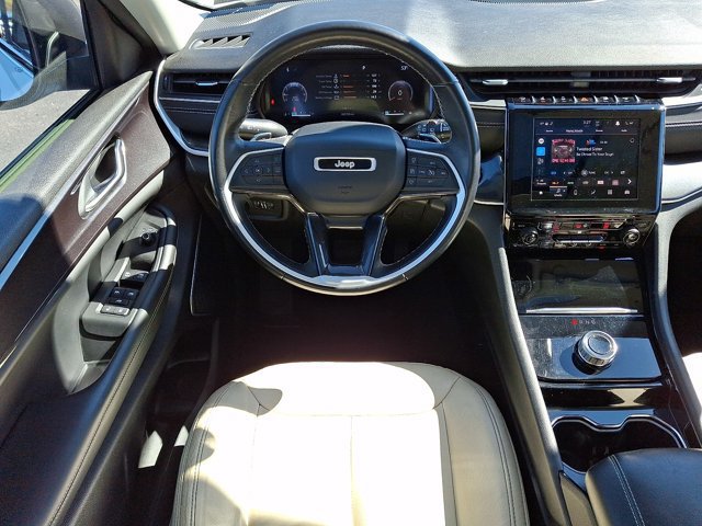 Used 2022 Jeep Grand Cherokee Laredo w/ Luxury Tech Group I AWD/4WD image 14