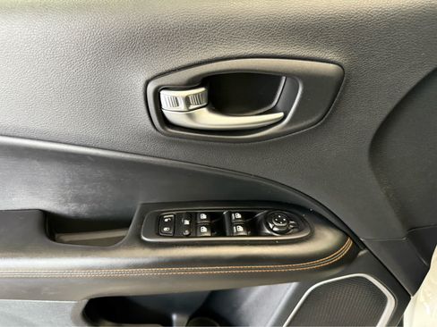 Used 2019 Jeep Compass Limited AWD/4WD image 12