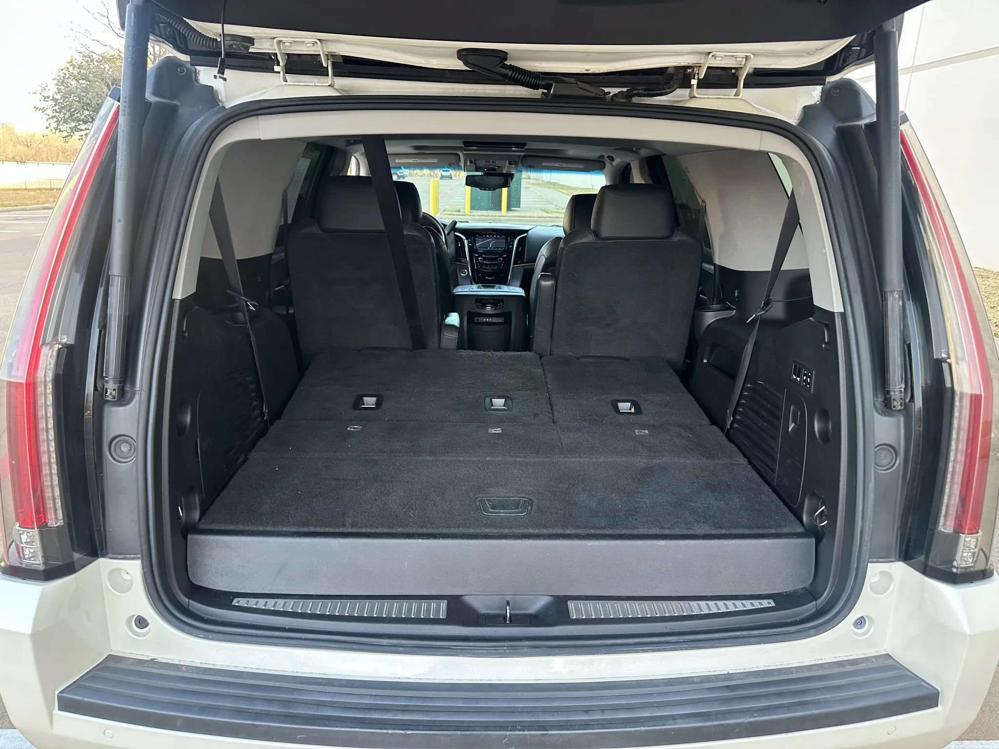 Used 2015 Cadillac Escalade Luxury AWD/4WD image 22