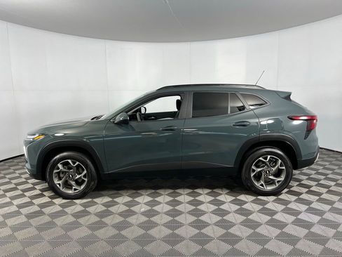 Used 2025 Chevrolet Trax LT image 9