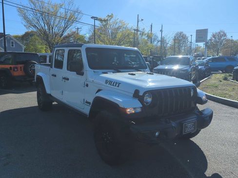 Used 2022 Jeep Gladiator Sport AWD/4WD image 8