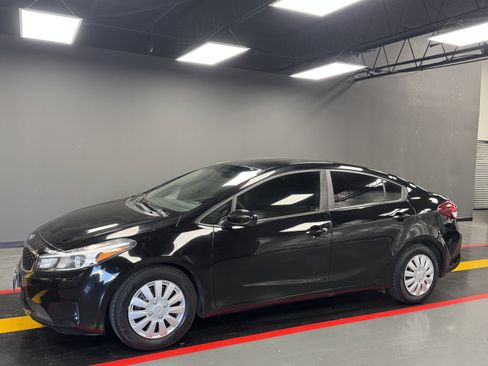 Used 2018 Kia Forte LX image 3