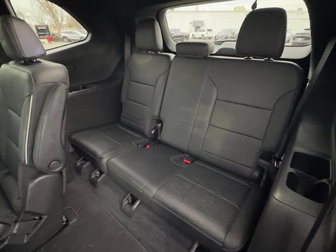 Used 2025 Buick Enclave Sport Touring image 9