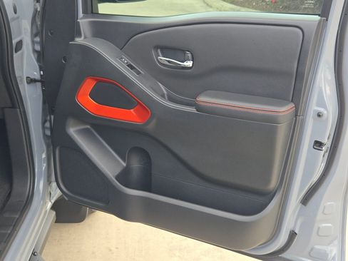 Certified 2025 Nissan Frontier PRO-4X image 29
