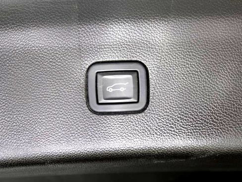 Used 2023 Buick Enclave Essence w/ Sound and Sites Package image 16