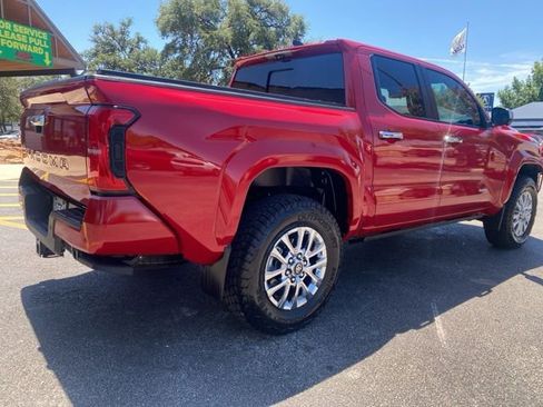 Used 2025 Toyota Tacoma Limited AWD/4WD image 5