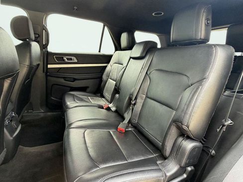Used 2016 Ford Explorer XLT w/ Equipment Group 202A FWD image 14