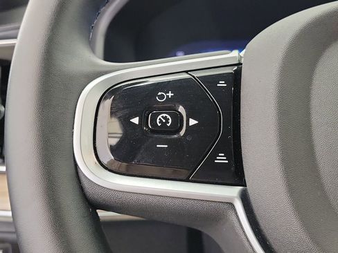 Used 2025 Volvo XC90 B6 Plus image 25