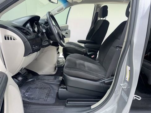 Used 2017 Dodge Grand Caravan SE w/ Power Window Group FWD image 13