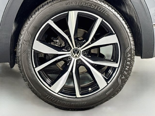 Certified 2026 Volkswagen Atlas Cross Sport SEL Premium R-Line AWD/4WD image 36