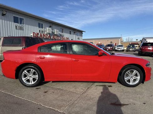 Used 2017 Dodge Charger SE image 9
